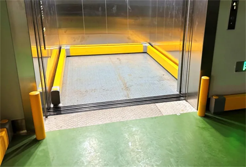 电梯防撞围栏
