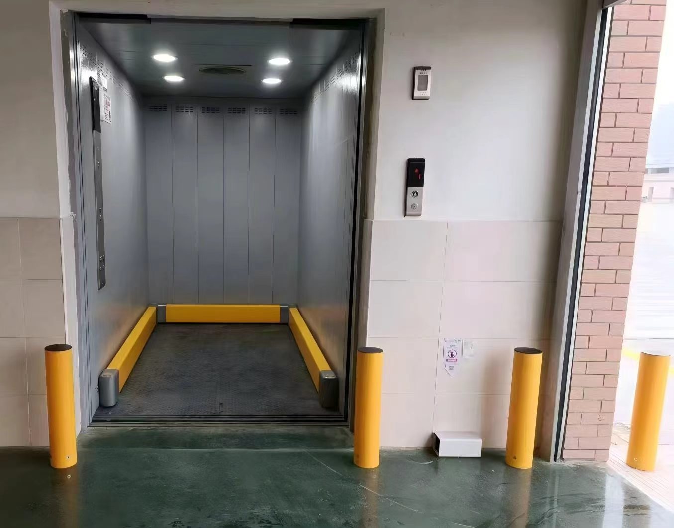 电梯轿厢护栏